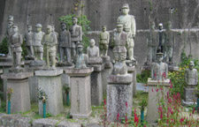 中之院軍人慰霊像