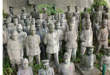 中之院軍人像